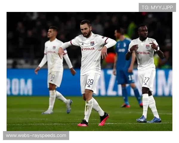 卡马拉飞铲舍瓦利耶未染红，法甲裁判主管承认判罚失误