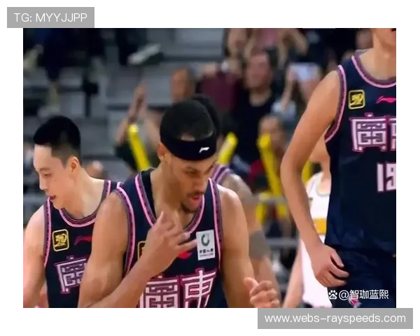 奎因防守滑倒虚惊一场，广东外援伤势无碍备战北京