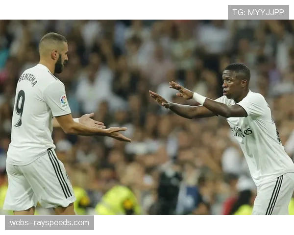 镜头聚焦：维尼修斯后场抢断后长达80米奔袭助攻，伯纳乌瞬间沸腾