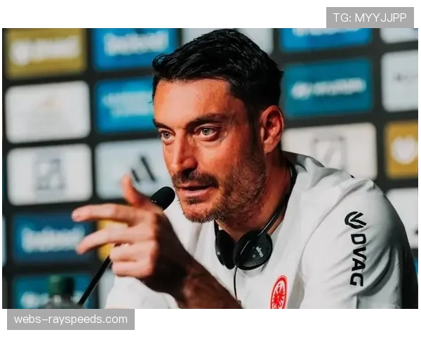 法兰克福主帅确认将变阵三中卫,以应对莱比锡犀利的边路突击与转换 法兰克福主帅确认将变阵三中卫,以应对莱比锡犀利的边路突击与转换